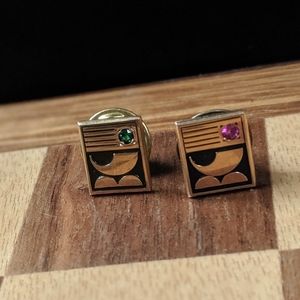 Matching pins with gems